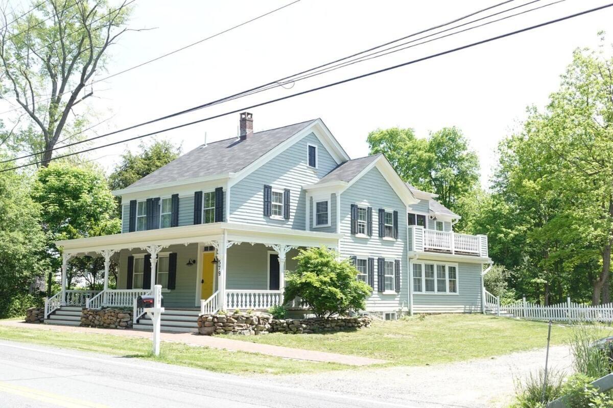 Heritage Trail Farmhouse Hotel New Hampton Exterior photo