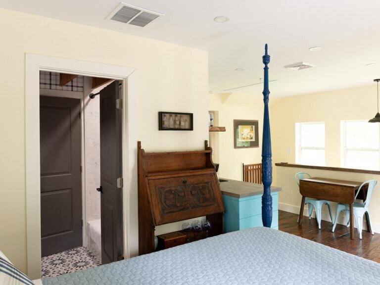 Heritage Trail Farmhouse Hotel New Hampton Room photo