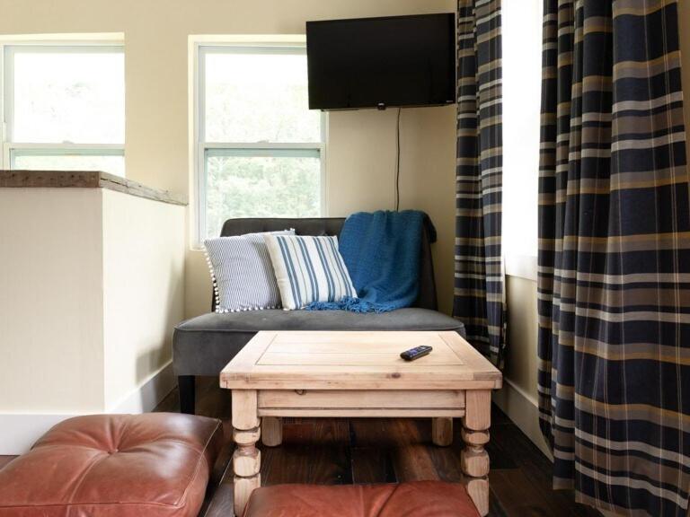 Heritage Trail Farmhouse New Hampton Room photo